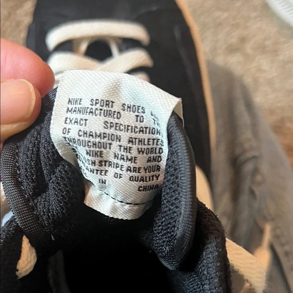 Nike Women's Black and White Sneakers - Picture 5 of 6